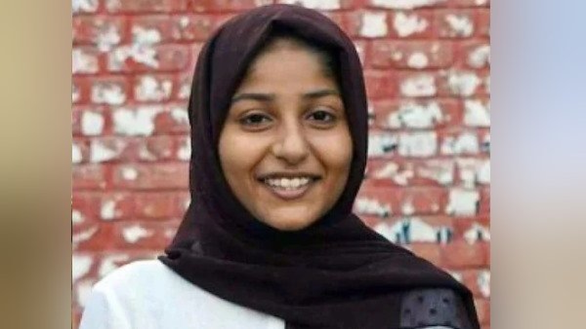 हम चुप नहीं बैठ सकते, चाहे कितना भी परेशान कर लें, घर पर बुलडोजर चलने के बाद बोलीं फातिमा आफरीन हम चुप नहीं बैठ सकते, चाहे कितना भी परेशान कर लें, घर पर बुलडोजर चलने के बाद बोलीं फातिमा आफरीन