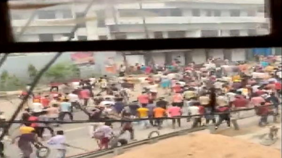 WATCH Video: protest against Agnipath Scheme, agitators attacked The residence of Deputy CM WATCH Video: protest against Agnipath Scheme, agitators attacked The residence of Deputy CM
