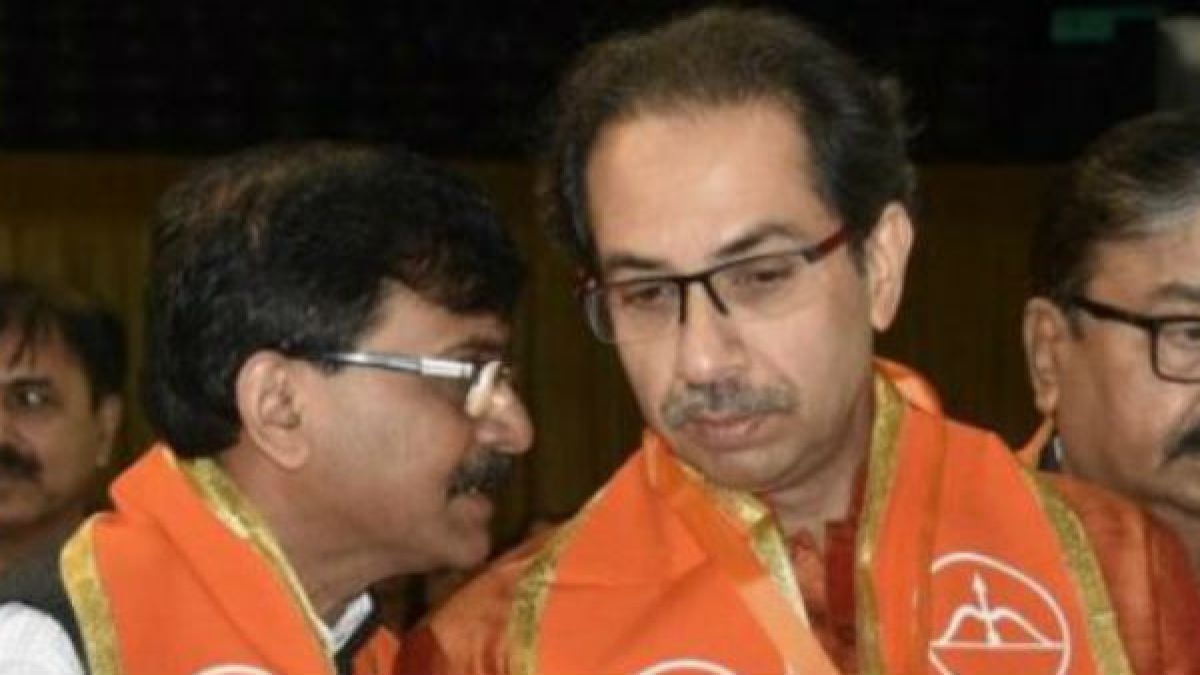 ठाकरे के करीबी राउत को बागी शिंदे का ऑफर