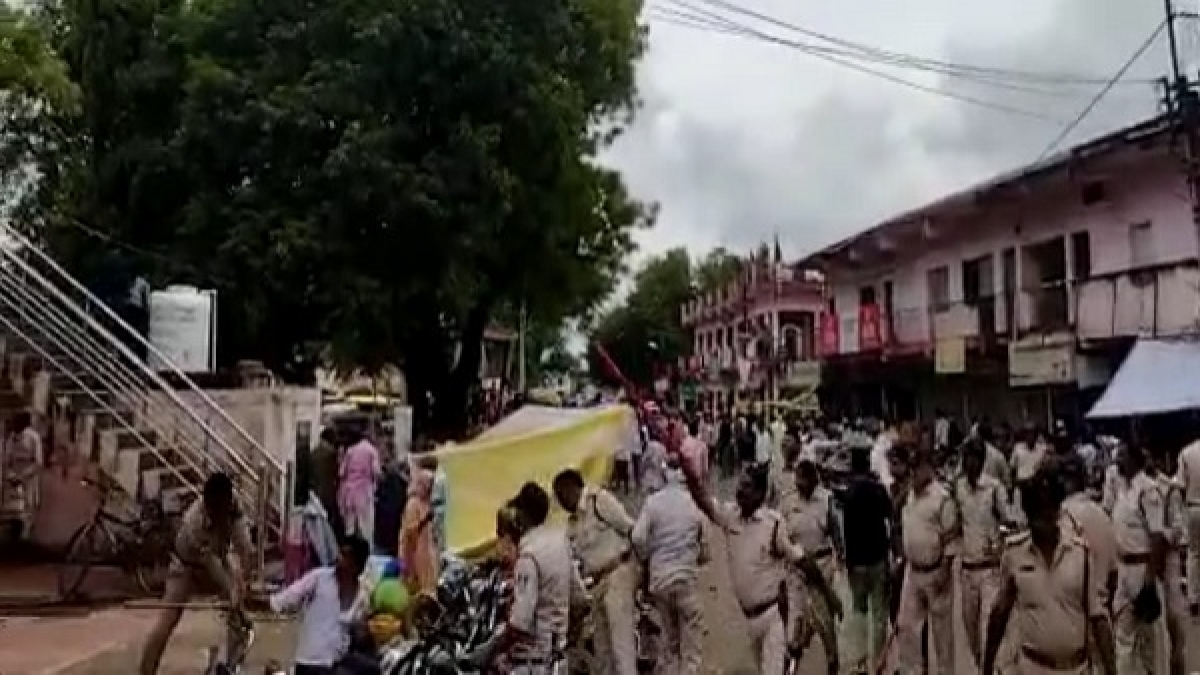 रहली में लाठीचार्ज रहली में लाठीचार्ज