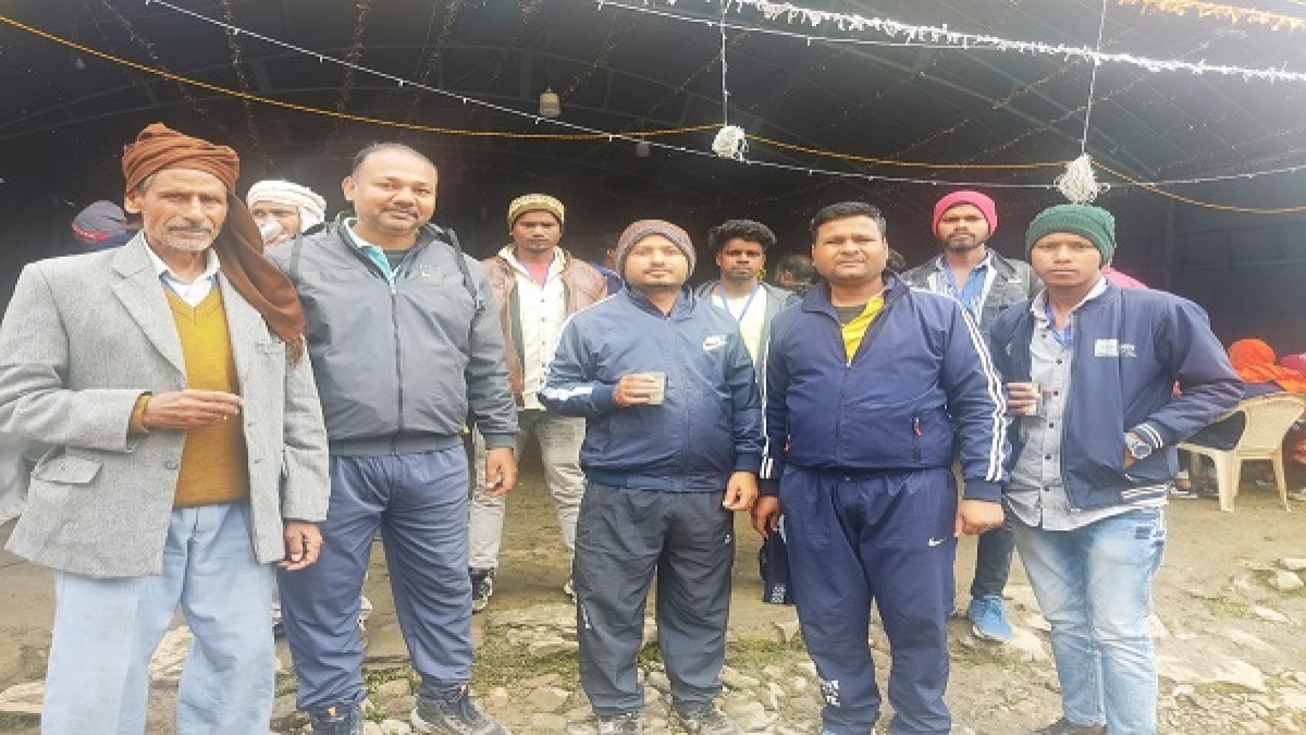 शेषनाग बेसकैंप में सागर के युवा शेषनाग बेसकैंप में सागर के युवा