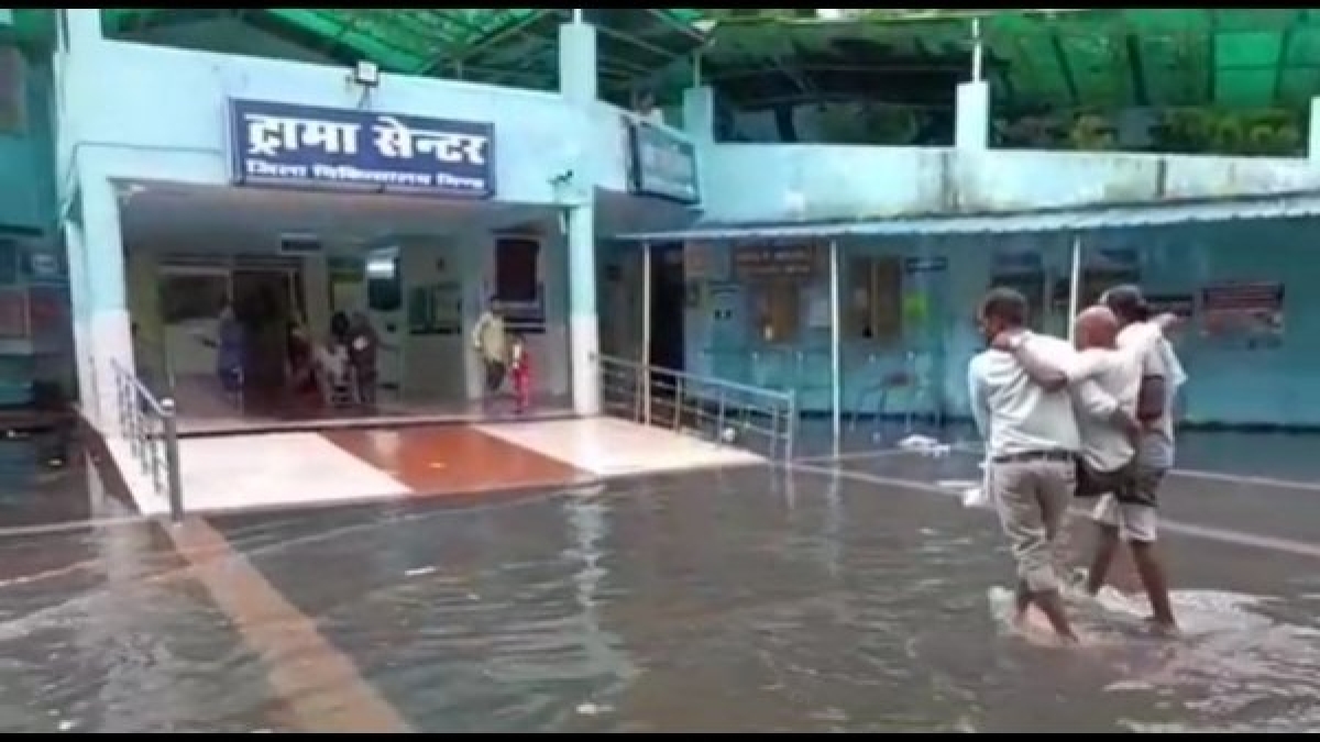 भिंड शहर की सड़कें और कॉलोनी हुईं जलमग्न