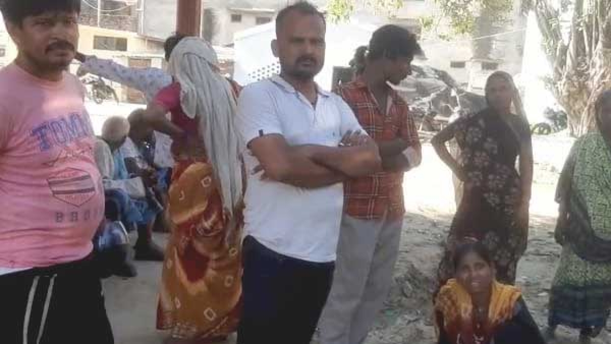 शराब पीने के बाद करने लगा छेड़खानी