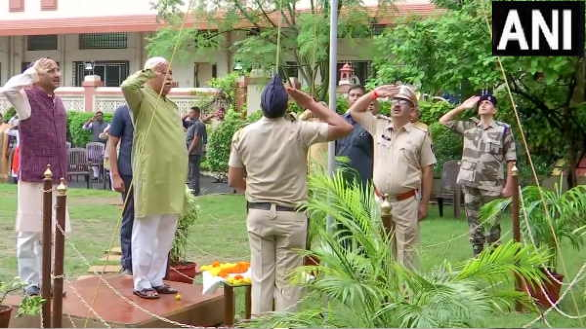 RSS chief Mohan Bhagwat hoists the tricolour at RSS Headquarters in Nagpur RSS chief Mohan Bhagwat hoists the tricolour at RSS Headquarters in Nagpur