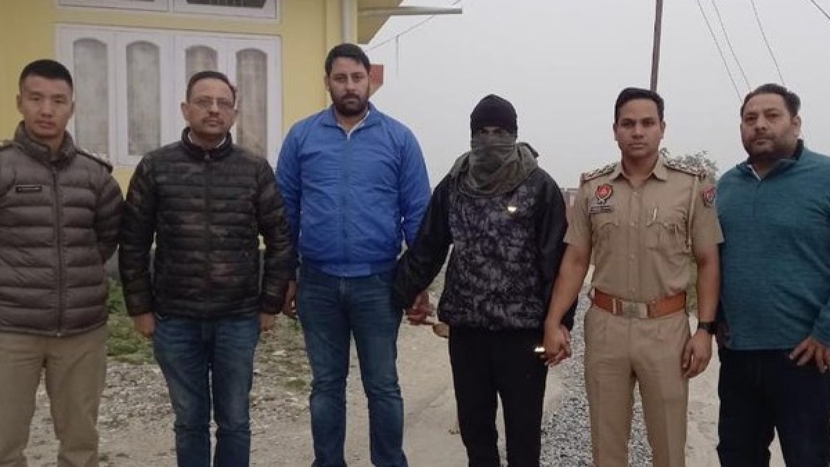 Army man caught from Arunachal Blackmailing Chandigarh University girl In Video Leak Army man caught from Arunachal Blackmailing Chandigarh University girl In Video Leak