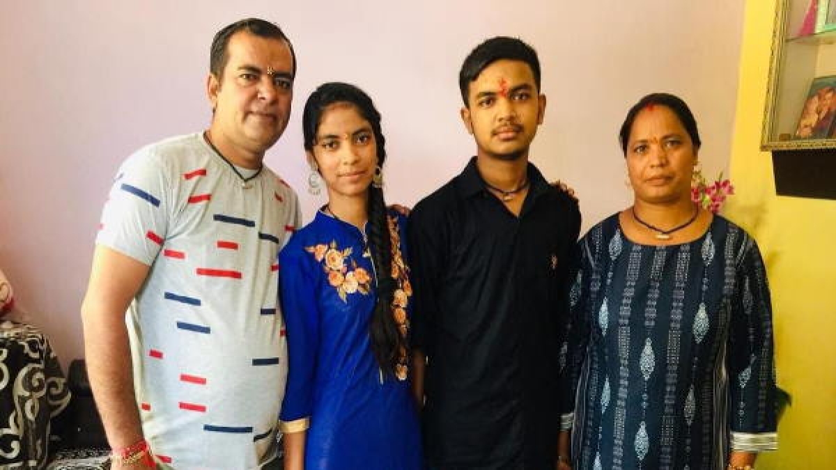 पिता राम सिंह पंवार यूरोप में शेफ , मां गुड्डी गृहिणी