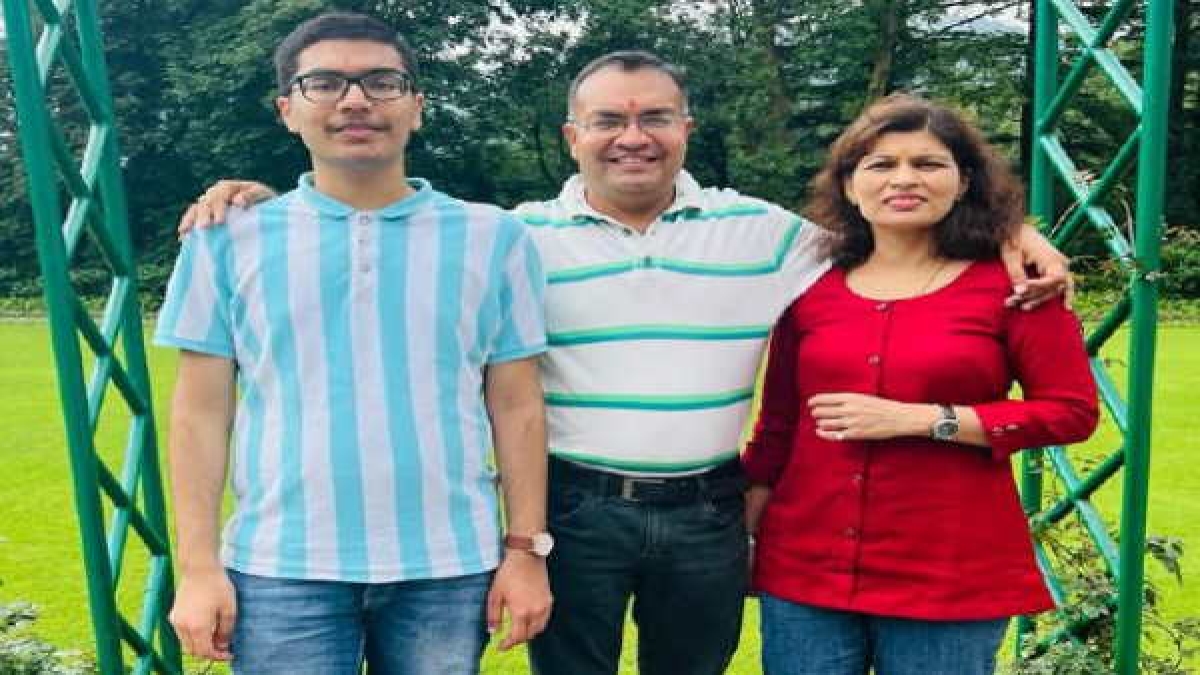 uttarakhand After mother father son become a doctor NEET Rishiit aggrawal also qualify JEE Advanced uttarakhand After mother father son become a doctor NEET Rishiit aggrawal also qualify JEE Advanced