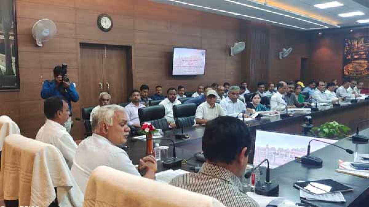 सीएनजी स्टेशन निर्माण में लाएं तेजी