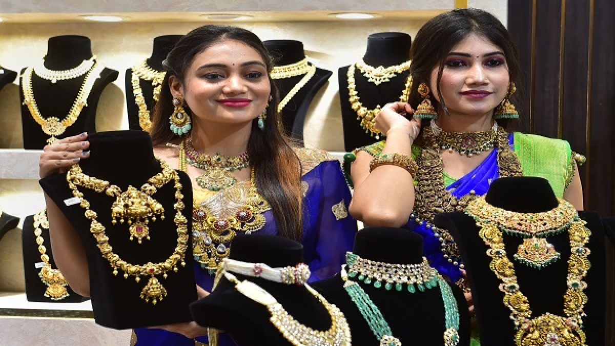 Gold Price Today: Gold-silver Shine in Wedding season, Know 24 Karat Gold Rate in India Gold Price Today: Gold-silver Shine in Wedding season, Know 24 Karat Gold Rate in India