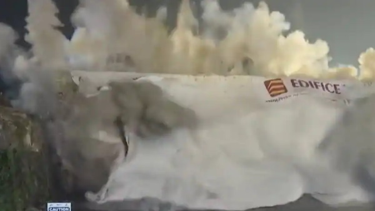Pune Chandni Chowk Bridge demolished in midnight watch video Pune Chandni Chowk Bridge demolished in midnight watch video