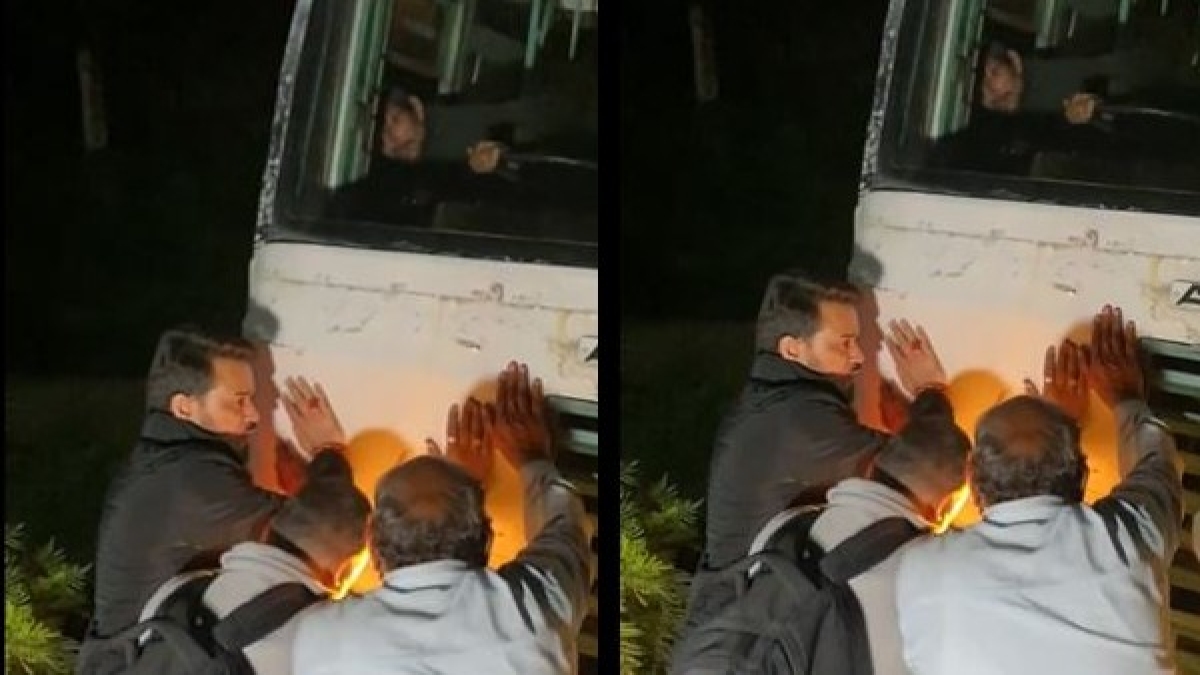 Video: Union Minister Anurag Thakur was seen pushing a bus that broke down in the Himachals Bilaspur. Video: Union Minister Anurag Thakur was seen pushing a bus that broke down in the Himachals Bilaspur.