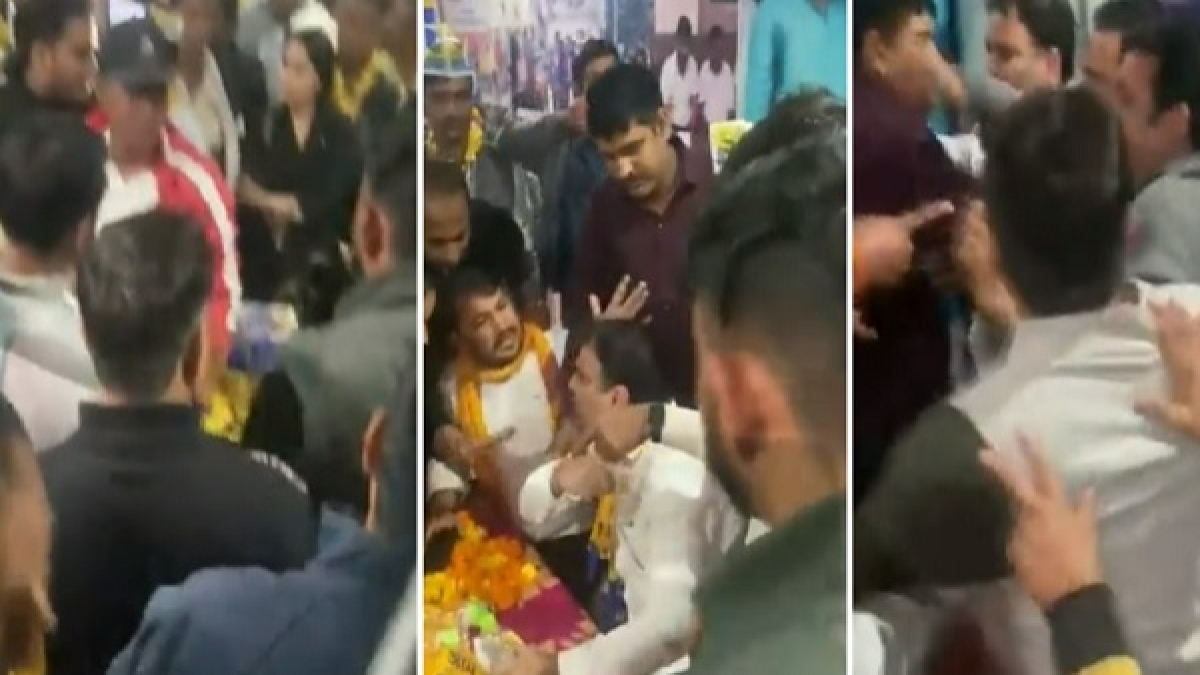 MCD Election 2022: अपनी ही पार्टी के कार्यकर्ताओं ने AAP विधायक के साथ की मारपीट, टिकट बेचने का आरोप, VIDEO MCD Election 2022: अपनी ही पार्टी के कार्यकर्ताओं ने AAP विधायक के साथ की मारपीट, टिकट बेचने का आरोप, VIDEO