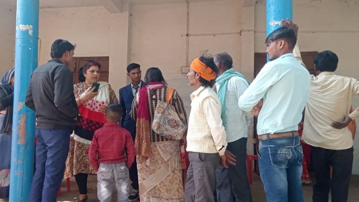 पुलिस से बोली दुल्हन, मेरी शादी हो रही, आपको क्या दिक्कत है पुलिस से बोली दुल्हन, मेरी शादी हो रही, आपको क्या दिक्कत है