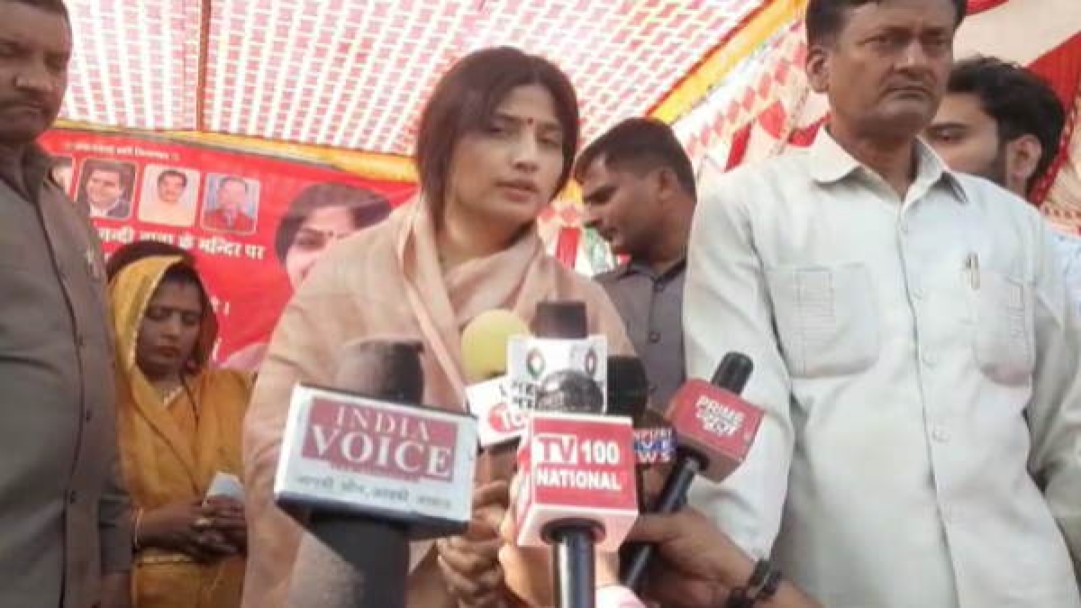 Mainpuri byelection 2022 Dimple Yadavs big statement said SP leaders should not sleep in their homes on the 4th Mainpuri byelection 2022 Dimple Yadavs big statement said SP leaders should not sleep in their homes on the 4th