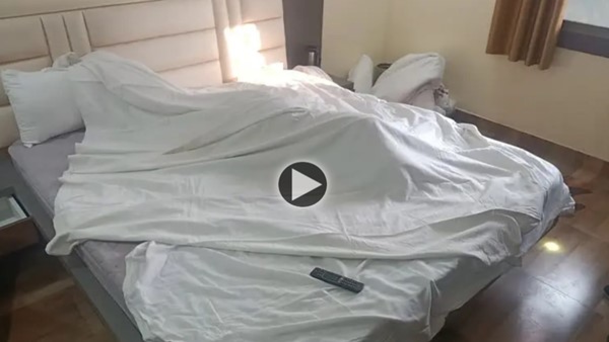 6 नवंबर को होटल में रुके थे दोनों