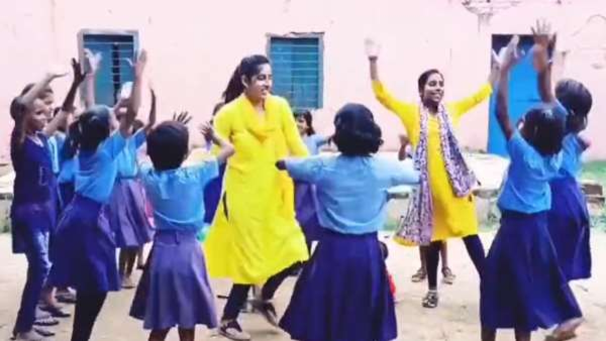 टीचर खुशबू कुमारी छा गई सोसल मीडिया पर
