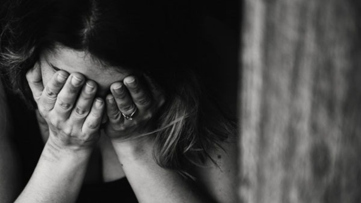 Lady molested in Mumbai Lady molested in Mumbai