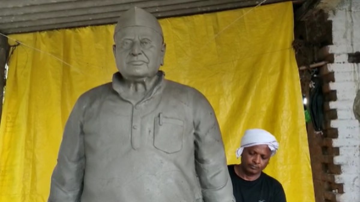 स्व0 मुलायम सिंह यादव की मानव कद प्रतिमा