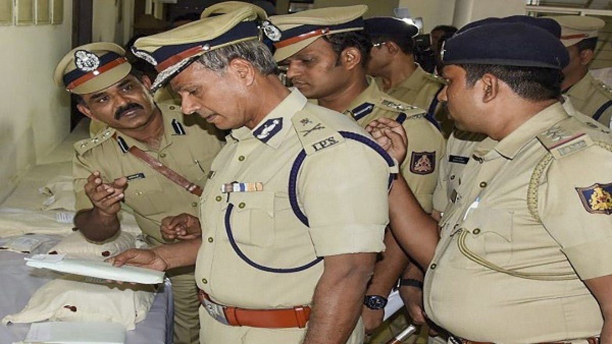 मंगलुरु ऑटो-रिक्शा ब्लास्ट: पुलिस ने तमिलनाडु के एक शख्स से की पूछताछ मंगलुरु ऑटो-रिक्शा ब्लास्ट: पुलिस ने तमिलनाडु के एक शख्स से की पूछताछ
