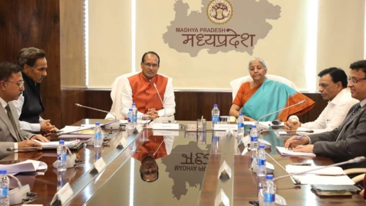 केंद्रीय वित्त मंत्री ने मंत्रालय में अधिकारियों की ली क्लास केंद्रीय वित्त मंत्री ने मंत्रालय में अधिकारियों की ली क्लास