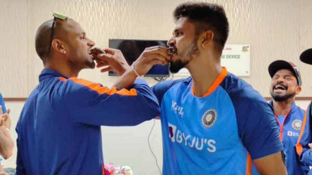धवन और अय्यर का जन्मदिन मनाया गया एकसाथ