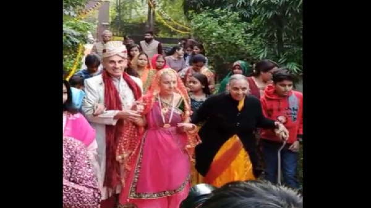 agra foreigner weeding tajmahal italian couple marriage hindu culture agra foreigner weeding tajmahal italian couple marriage hindu culture
