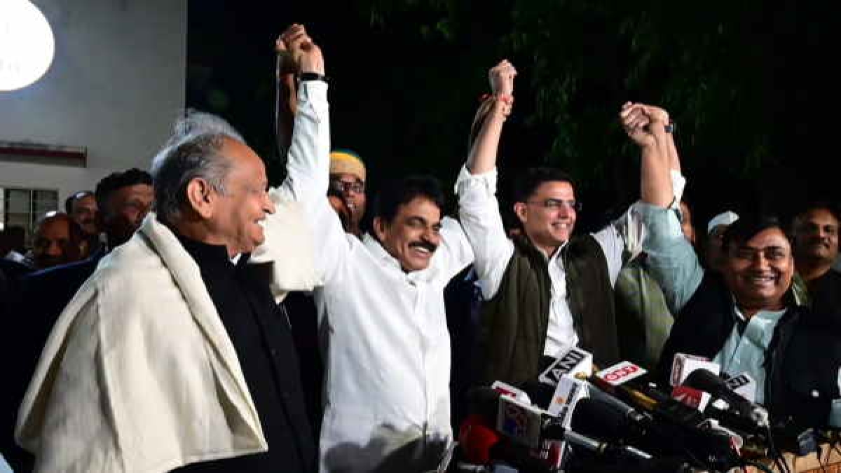 कांग्रेस हाईकमान की कार्रवाई को लेकर उठ रहे सवाल
