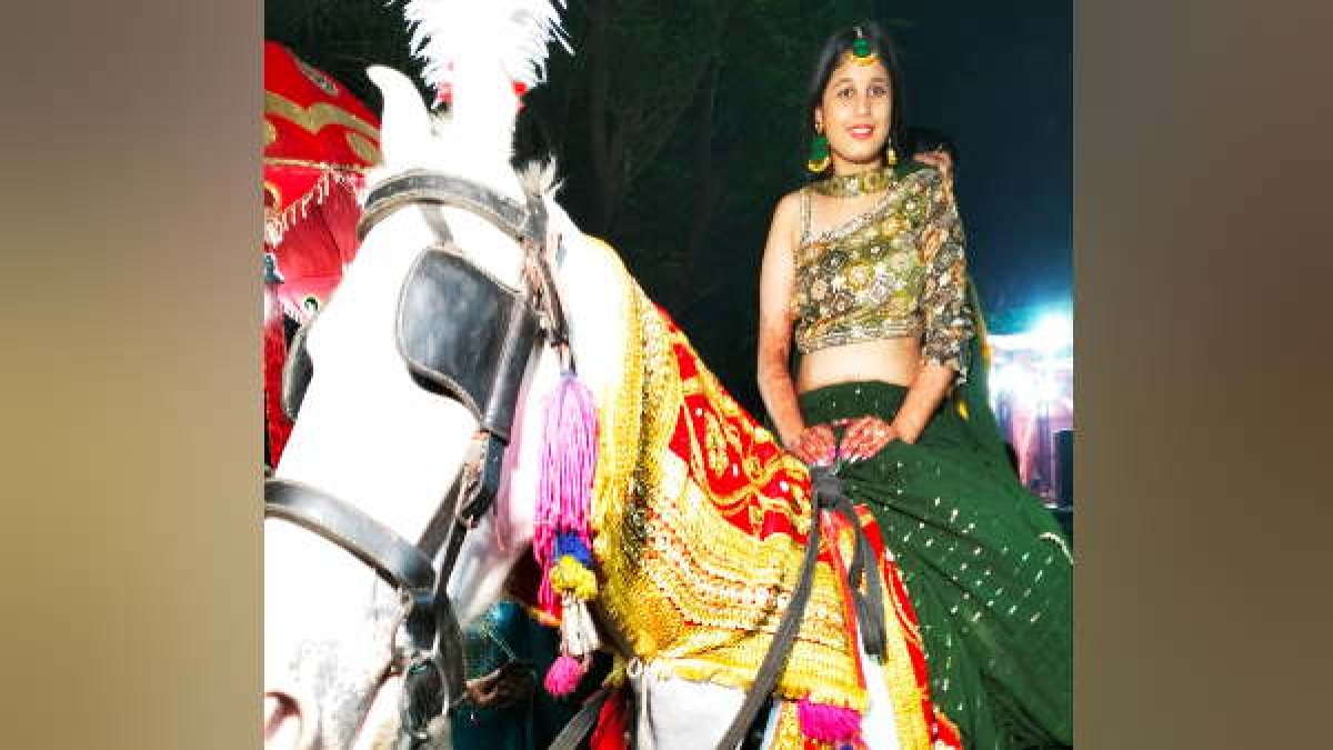 बेटी की थी ख्वाहिश, पिता ने कराई घुड़चढ़ी
