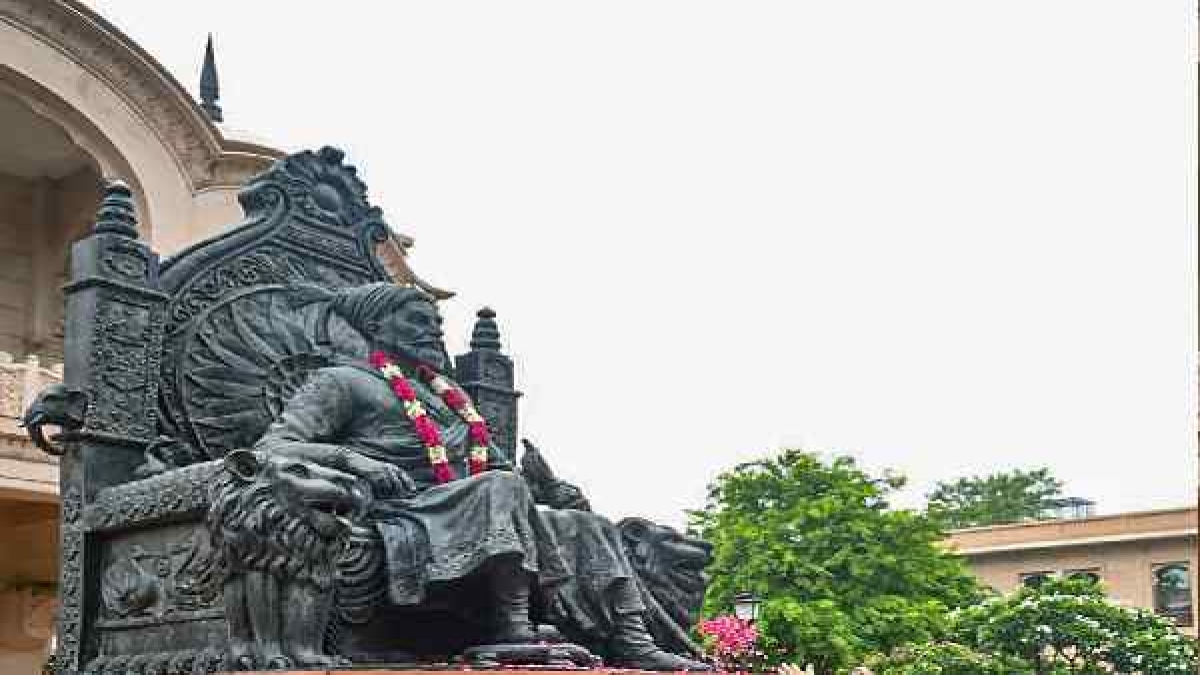 कांग्रेस को शिवाजी की प्रतिमा पर आपत्ति