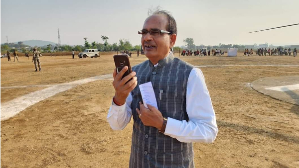 अचानक निरीक्षण करने डिंडोरी पहुंचे CM शिवराज सिंह अचानक निरीक्षण करने डिंडोरी पहुंचे CM शिवराज सिंह