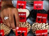 महँगाई दर में फिर गिरावट