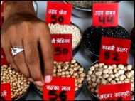 लगातार दूसरे हफ़्ते महँगाई बढ़ी