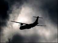 यात्री से बहस पर हवाई जहाज से कूदा अटेंडेंट