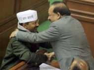 'आप' की आम आदमी टोपी का मुकाबला करेगी भाजपा की 'भगवा' टोपी