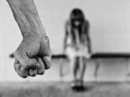 अप्राकृतिक संबंध से इन्कार पर पति ने गर्भवती पत्नी को किया प्रताड़ित