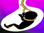 बेटी पैदा न हो, इसलिए पति और देवर ने मिलकर महिला के पेट से निकाला भ्रूण, मौत