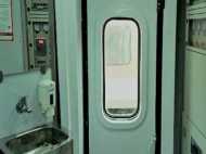 Indian Railways: हाईटेक सुविधाओं से लैस Rajdhani Express Coaches, स्टेशन पर Auto-Lock हो जाएगा टॉयलेट