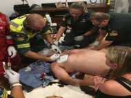 ब्वॉयफ्रेंड के गले में फंसा मीट, गर्लफ्रेंड ने गला रेतकर बचा ली जान