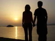 मरहूम पत्नी की याद में पति ने बनवाया 'प्यार का मंदिर', अंदर रखी बीवी की प्रतिमा