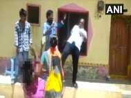 TRS नेता का वीडियो वायरल, जमीन विवाद में महिला की छाती पर लात मार गिराया