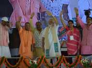 पीएम मोदी की रैली में चेक किया गया बनियान का रंग, लड़कियों के काले दुपट्टे भी उतरवाए