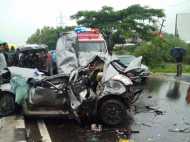 पुणे: दो कारों की टक्कर में सात लोगों की मौत, तीन घायल