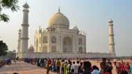 ताजमहल के दीदार में लगी वक्त की पाबंदी, तीन घंटे से ज्यादा रुके तो देना होगा एक्स्ट्रा चार्ज