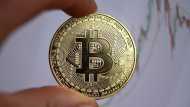 Bitcoin पर नियंत्रण का पहला कदम, कंपनियों को क्रिप्टोकरेंसी लेनदेन की देनी होगी जानकारी