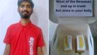 Aman Zomato की ड्रेस में तलाश रहे नौकरी, पेस्ट्री के डिब्बे में रिज्यूमे, कंपनी को पसंद आया आइडिया !