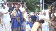 VIDEO: भगवान वेंकटेश्वर के दर पर पहुंचे मुकेश अंबानी, हाथी ने सूंड रखकर दिया आशीर्वाद, जानिए कितना दिया दान