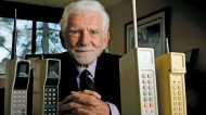 मोबाइल फोन का आविष्कार कर 'पछता' रहे अमेरिकी इंजीनियर, बोले- जब मैं देखता हूं, तो सदमे में आ जाता हूं