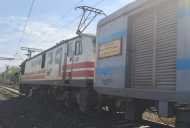 मालगाड़ी की ट्राॅली का पहिया पटरी पर घिसट रहा था, कर्मचारी ने देखा तो रुकवाई ट्रेन