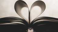 World Book Day 2023: क्यों मनाया जाता है पुस्तक दिवस? इस दिन का कपल से है बेहद खास कनेक्शन