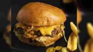 अमेरिका के इस रेस्तरां में सबसे महंगा बर्गर! कीमत जान रह जाएंगे दंग